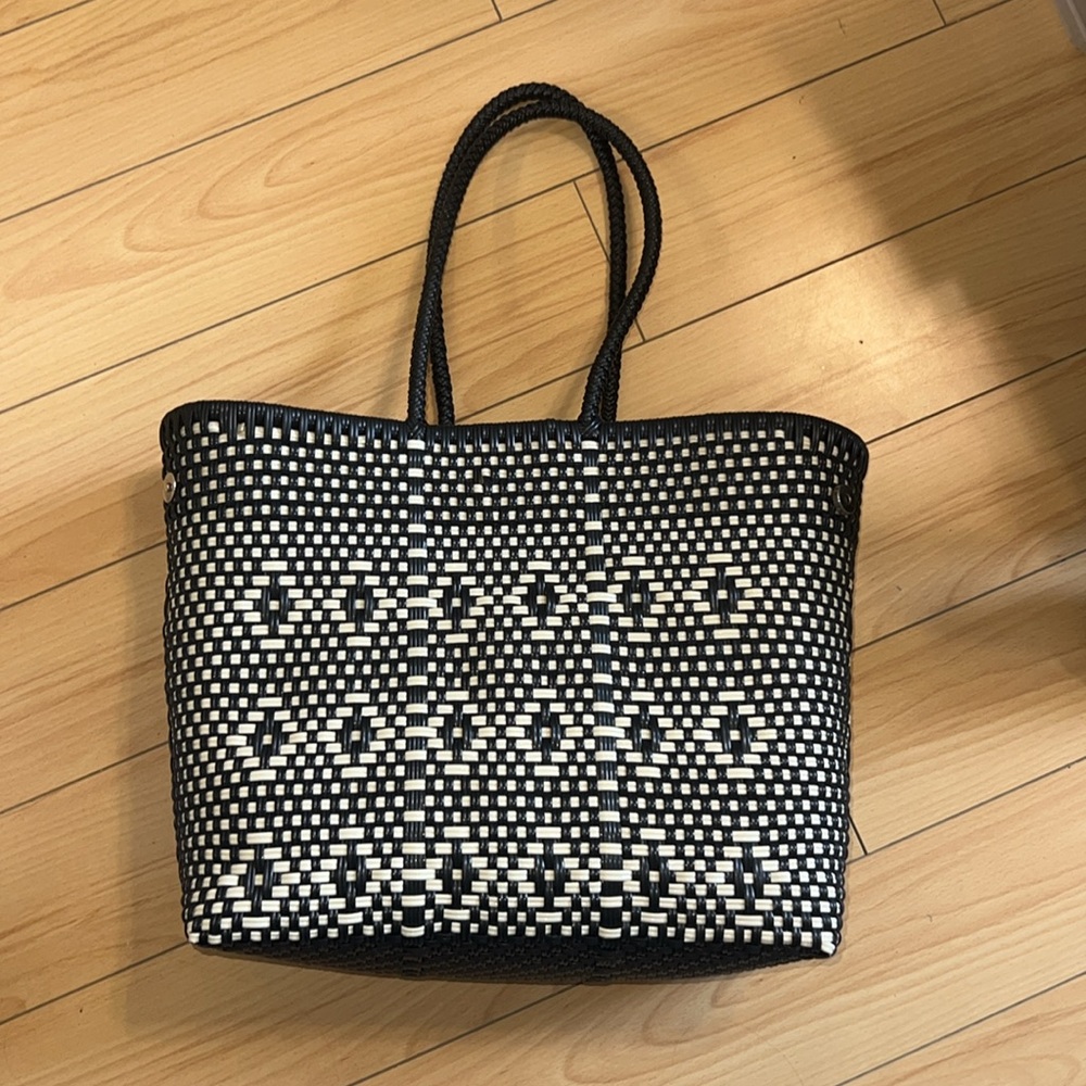 Black & White | handwoven Mexican market tote - Picture 5 of 5